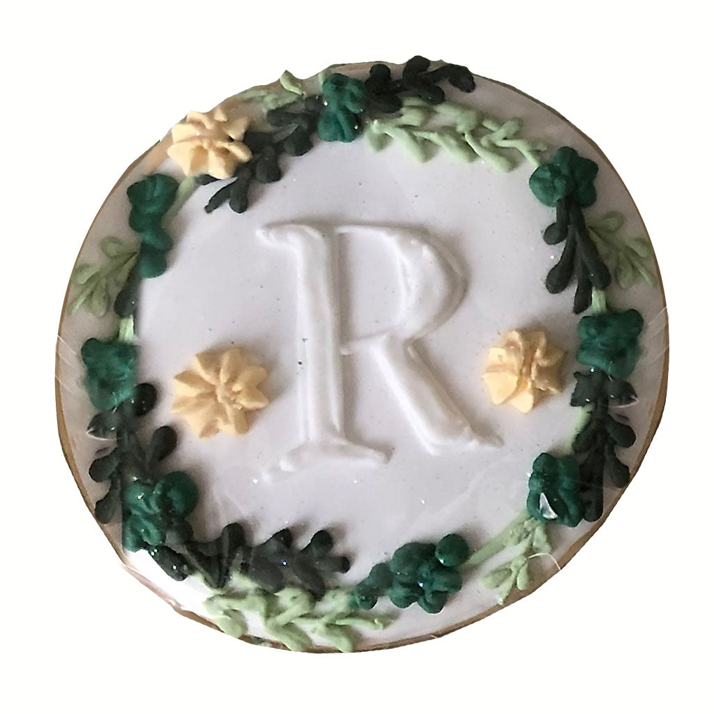 Name & Initial plaque with letter R and floral icing border