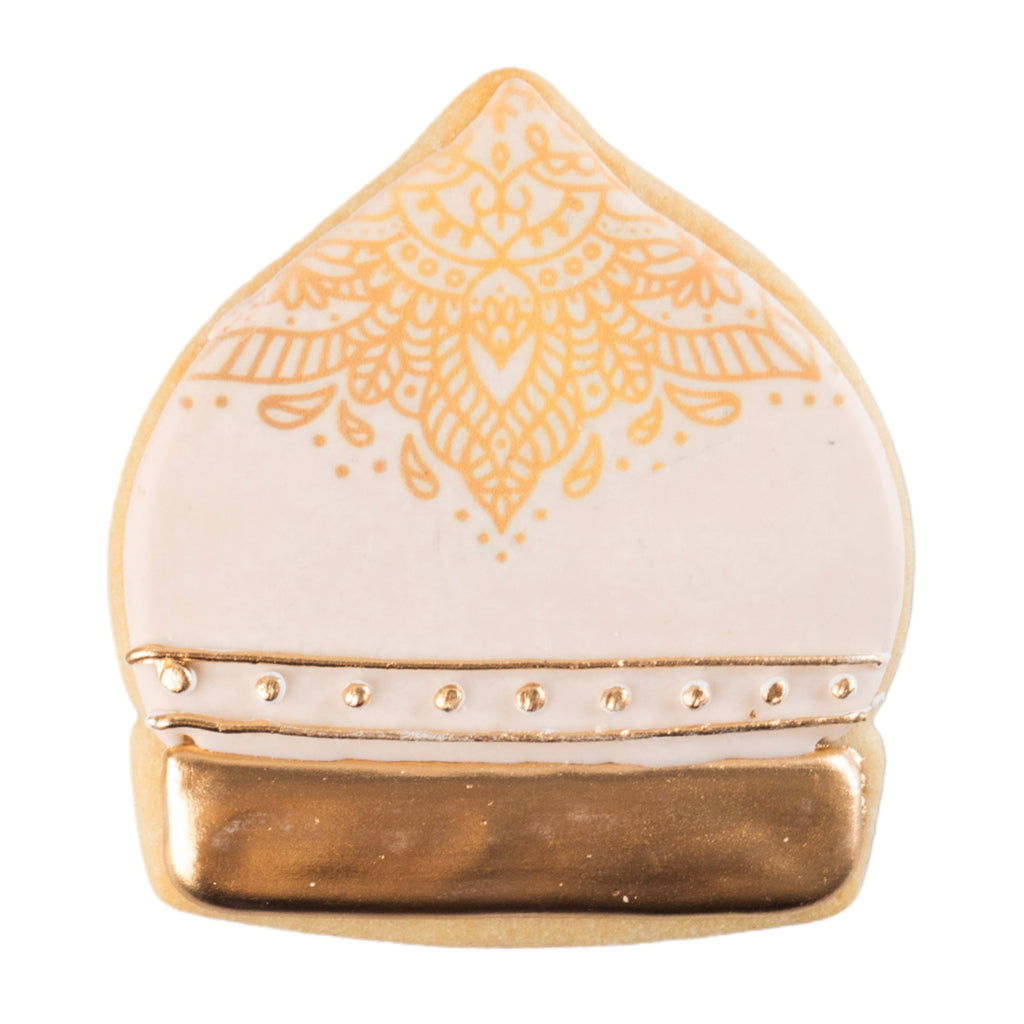 Ramadan lantern-shaped butter cookie with gold detailing.